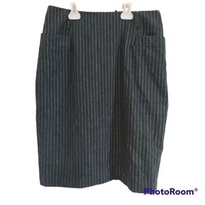 H&M wool blend pencil skirt dark blue & pin striped lined with pockets size 8
